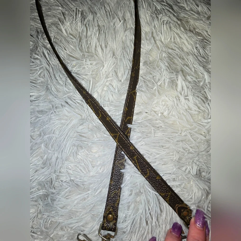 Louis Vuitton Brown Vintage Signiture Monogram Strap 42IN (EUC)